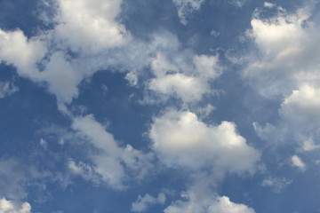 Nubes y cielo