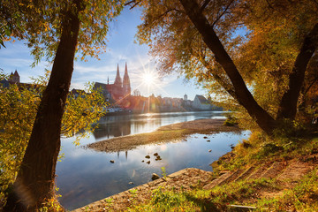 Regensburg im Herbst - obrazy, fototapety, plakaty