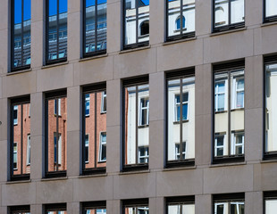Fototapeta premium building facade reflection in office building - real estate concept