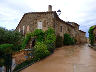 Fototapeta na wymiar Llabia, pueblo de Torroellla de Montgri en el Emporda en Gerona, Costa Brava (Cataluña,España)