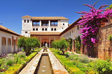 Fototapeta na wymiar Fountain and gardens in Alhambra palace, Granada, Andalusia, Spain.