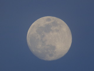 Luna llena desde Llabia, pueblo de Torroellla de Montgri en el Emporda  en Gerona, Costa Brava (Cataluña,España)