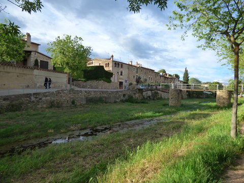 Monells, pueblo del Emporda  en Gerona, Costa Brava (Cataluña,España)
