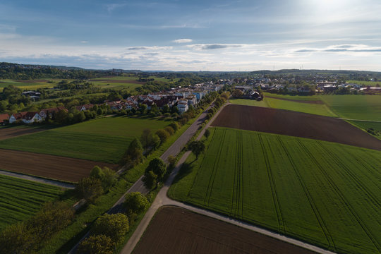 Luftaufnahme mit Blick nach H&ouml;fingen in Baden W&uuml;rttemberg