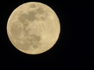 Luna llena vista desde la Costa Brava ( España)