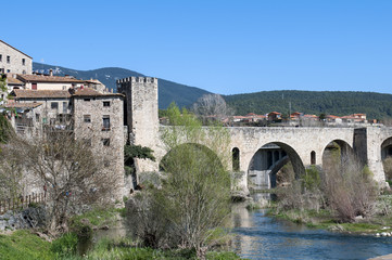Fototapeta na wymiar View of the gorgeous medievalbridge of Besalu in Catalonia, Spain