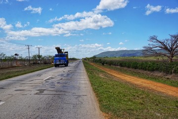 Fototapeta na wymiar Landstraße auf Kuba, Karibik