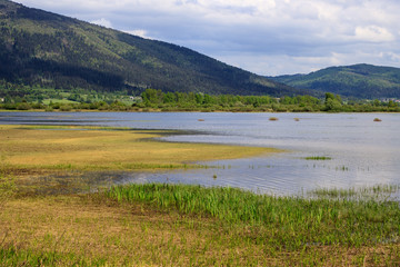 Fototapeta na wymiar lago nel sud della Slovenia