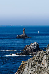 Pointe du Raz in der Bretagne mit Blick auf den Leuchtturm Phare de la Vieille