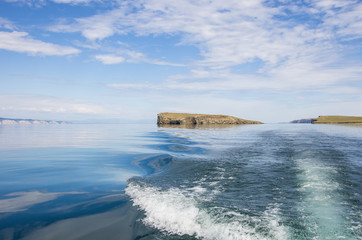 The trail from the motor boat on the water