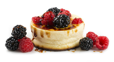 Tarta de queso con frambuesas y moras