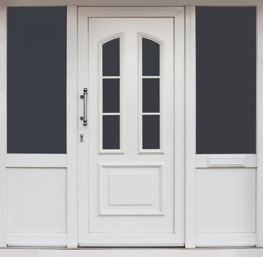 Moderner Hauseingang aus PVC mit Haust&uuml;r und Fenstern - Modern PVC entrance with front door and windows