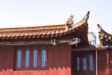 Yuantong Temple's details - Windows and roof (Kunming, Yunnan, China)
