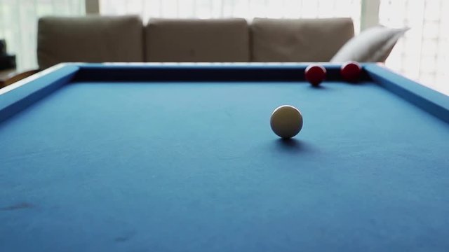 A skill 'Round Table Shot' carom billiards