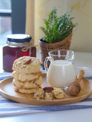 Almond cookies with milk