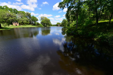 Obraz premium Gardens and a lake at an old Plantation in South Carolina