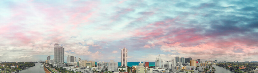 Fototapeta premium Miami Beach sunset skyline, panoramic aerial view from Canal