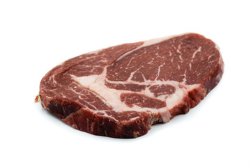 Rohes Rinderfilet Rindersteak entrecôte, entrecote Rindfleisch isoliert freigestellt auf weißen Hintergrund, Freisteller