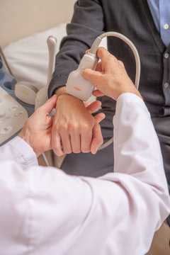 Arm echography at hospital