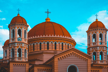 Fototapeta na wymiar beautiful church building in the heart of thessaloniki