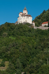 Fototapeta na wymiar Trostburg im Eisacktal in Südtirol