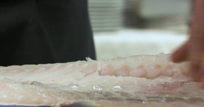d&eacute;coupe dde poisson cabillaud 
