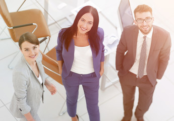 Obraz premium business partners discussing documents and ideas at meeting