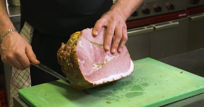 d&eacute;coupe d'un jambon persill&eacute; 
