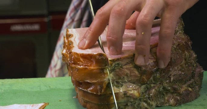 d&eacute;coupe d'un jambon persill&eacute; 