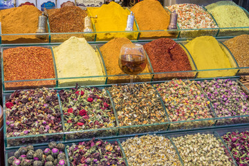 Diverse Gewürze auf Basar