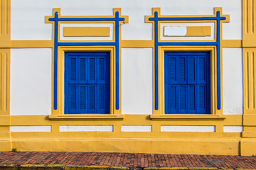 Portas e janelas antigas