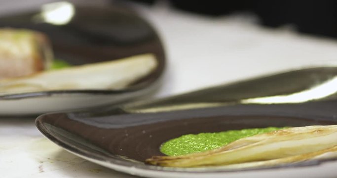 pr&eacute;paration d'un plat gastronomique
