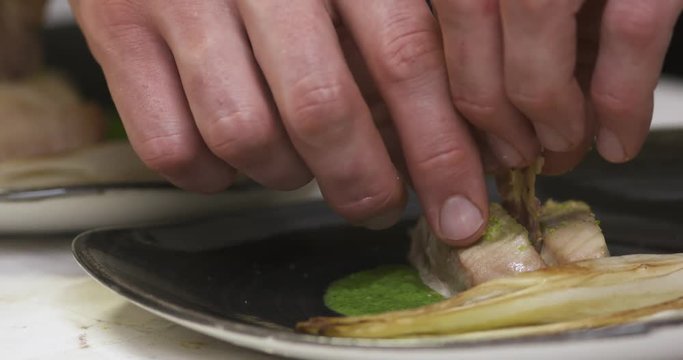 pr&eacute;paration d'un plat gastronomique