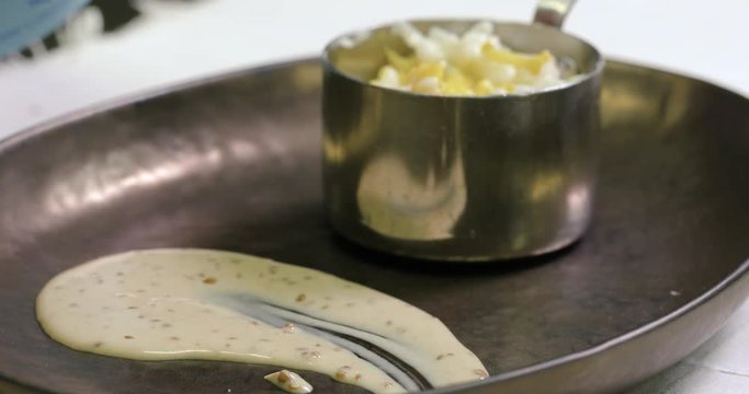 pr&eacute;paration d'un plat gastronomique