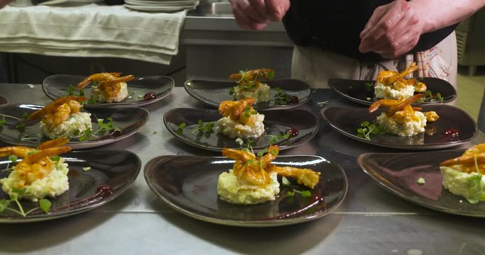 risotto de crevette dans un restaurant gastronomique