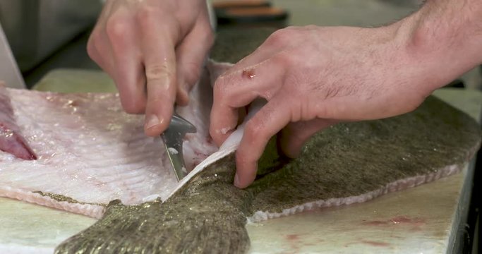 d&eacute;coupe de poisson cabillaud