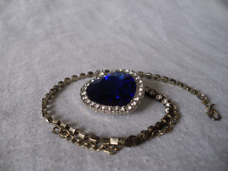 RETORCIDO CORAZÓN AZUL
