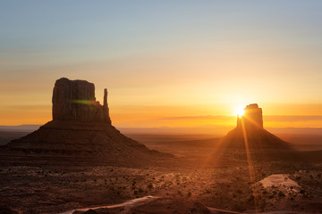 Fototapeta na wymiar Monument Valley at sunrise