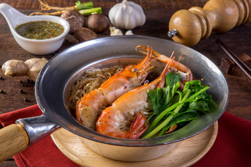 casserole shrimps with glass noodles