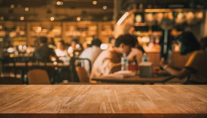 Papier Peint photo Restaurant Dessus de table en bois avec flou de personnes dans un café ou un arrière-plan (café, restaurant)