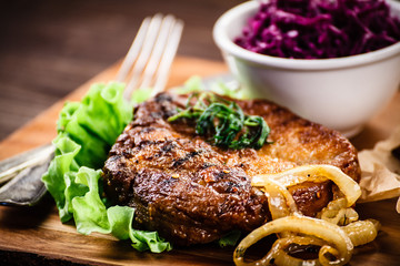 Grilled steak with potatoes and vegetables