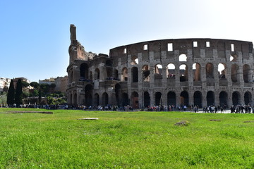 Fototapeta na wymiar Colisée de dehors Rome 