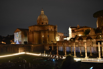 Fototapeta na wymiar Rome de nuit 