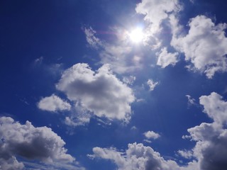 Obraz premium Many Cloud on blue sky with Sunlight summer day