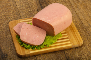 Ham over salad leaves