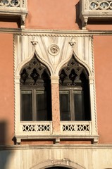 Venezia, Arched Windows