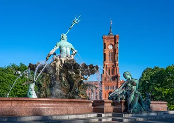Rotes Rathaus und Neptunbrunnen in Berlin © eyetronic