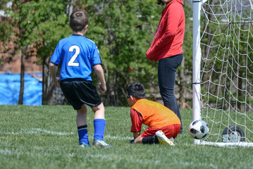 Goalie fails to stop the goal