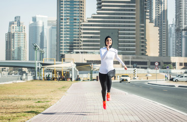 Naklejka premium Arabian woman training outdoors