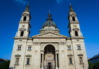 Fototapeta na wymiar St. Stephen's Basilica largest church in Budapest, Hungary. Is one of the most beautiful and significant churches and touristic attractions of the country.